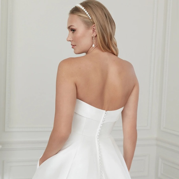 Sincerity Bridal Ivory Gown - Picture 4 of 10